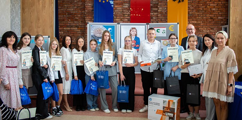 Najlepsi, młodzi ekonomiści rywalizowali w powiatowym konkursie  - 55522