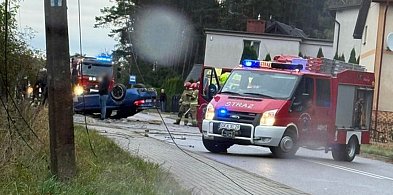 Kiełpino. BMW wylądowało na dachu. Na szczęście wszyscy są cali-59353