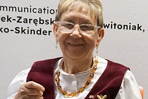 Medal "Zasłużony Kulturze Gloria Artis" dla żukowskiej hafciarki-59514