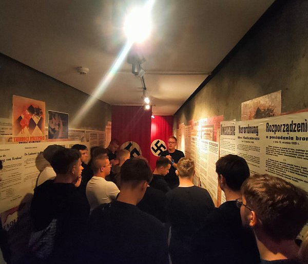 Marsz Żywych. Młodzież z kartuskich szkół upamiętniła ofiary Holocaustu -66709