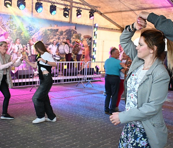Ostrzyce. Majówka po kaszubsku z lokalnymi kapelami i kabaretami-66746
