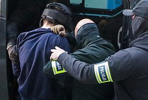 Mieszko R. usłyszał zarzuty zabójstwa, usiłowania zabójstwa i znieważenia zwłok-66995