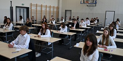 Ósmoklasiści rozpoczęli egzaminy! Tak było w kartuskiej "Dwójce"-67111