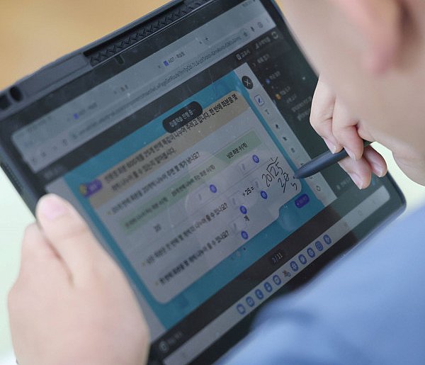 W nowym roku szkolnym do szkół trafią laptopy i tablety-67136