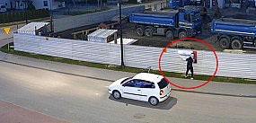 Sierakowice. Zerwali i ukradli baner Trzaskowskiego