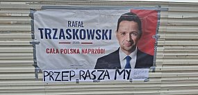Sierakowice. Ukradziony baner zawieszony z powrotem wra