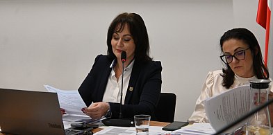 Żukowo. Burmistrz zatrudni osoby tylko do odpowiadania na interpelacje?-67715