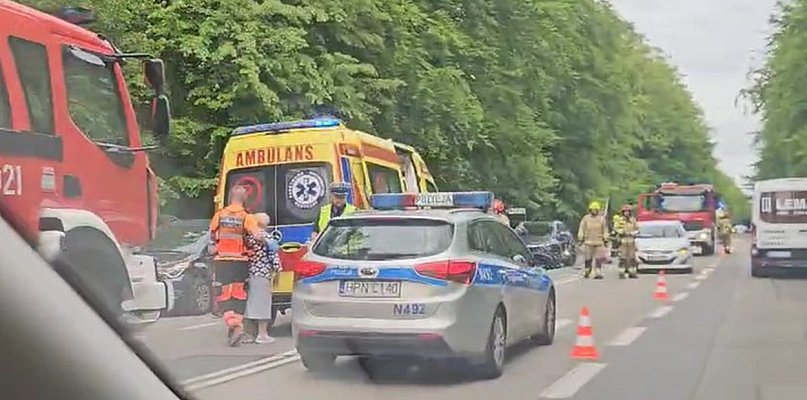 Mini karambol na trasie Kartuzy - Dzierżążno. Jedna osoba poszkodowana - 67941