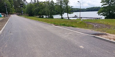 List. Asfalt tuż przy plaży nad jez. Białym. "Zniszczono piękne miejsce"-68181