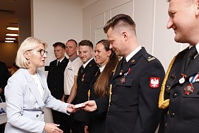 Honorowi krwiodawcy z powiatu otrzymali wyróżnienia za swój bezcenny dar-68371