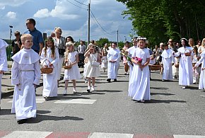 Katolicy będą świętować Boże Ciało. W Kartuzach znów "osobne" procesje-68489