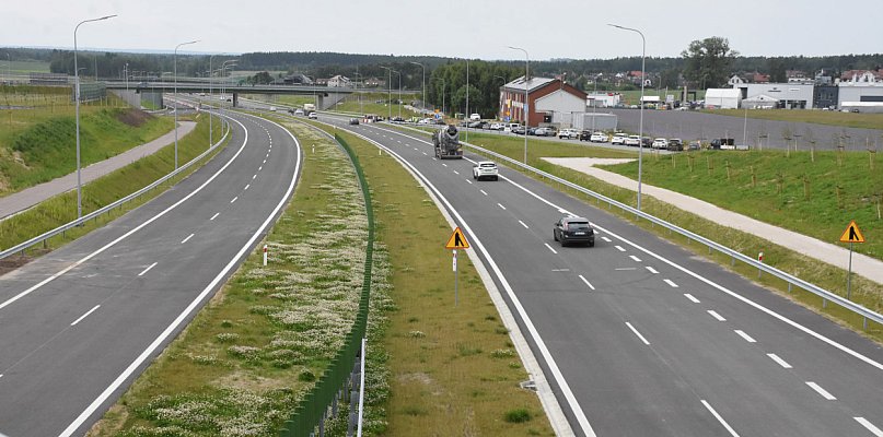 Tego nie wolno robić na drodze ekspresowej! Kartuska policja przypomina - 68549