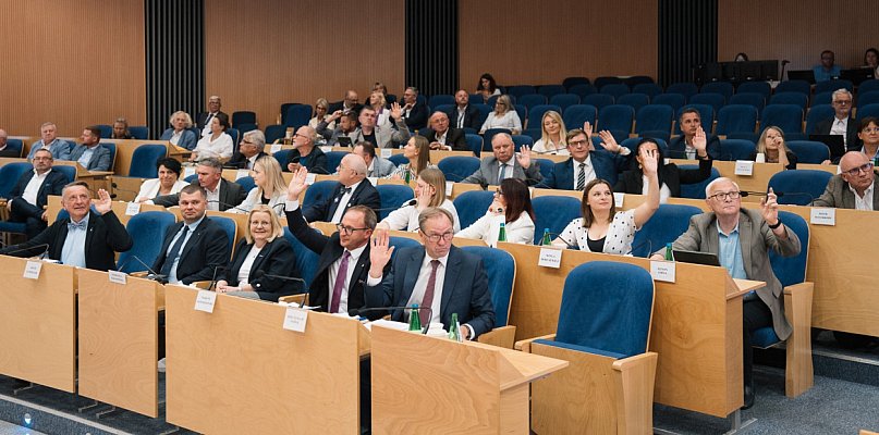 Region. Zarząd woj. pomorskiego z wotum zaufania i absolutorium - 68926
