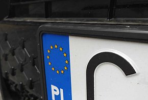 Rejestracja auta przez internet i koniec z przynoszeniem tablic. Rząd przyjął...-69086