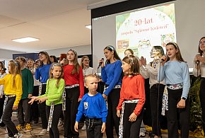 Dziecięcy zespół "Spiéwné Kwiôtczi" świętuje 20-lecie działalności-69134