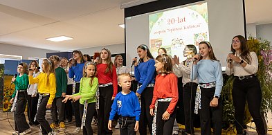 Dziecięcy zespół "Spiéwné Kwiôtczi" świętuje 20-lecie działalności-69134
