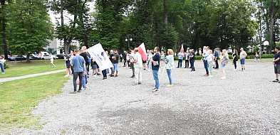 Straszenie migrantami się nie udało. Na wiec w Kartuzach przyszli nieliczni-69613