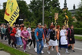 Z Kartuz ruszyła pielgrzymka na Jasną Górę. Przed nimi 500 km wędrówki-69924