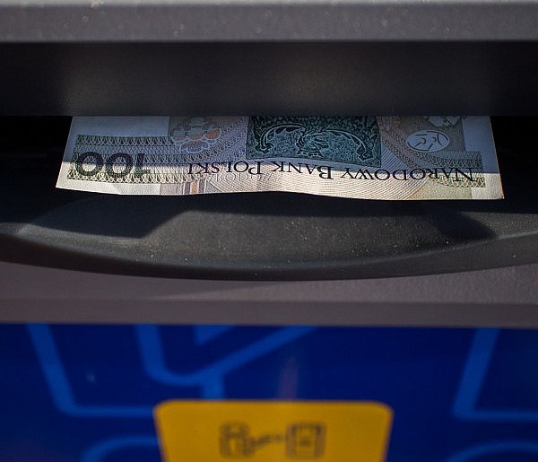 Nowy cennik usług bankowych. Klienci zapłacą więcej już od listopada-70470
