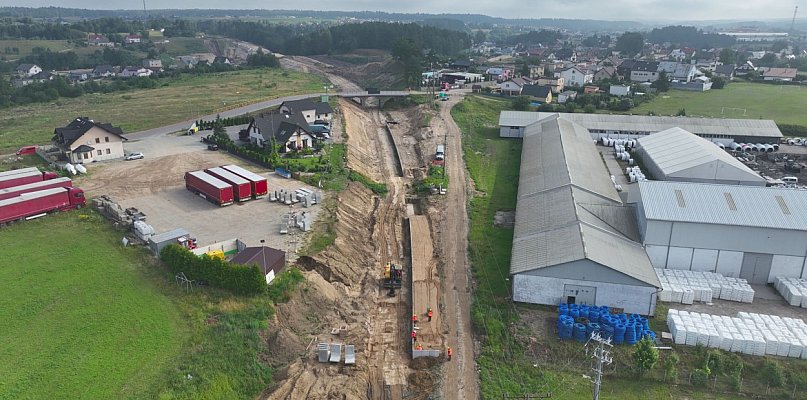 Remont linii kolejowych z lotu ptaka. "Kilkaset osób i dziesiątki maszyn" - 70623