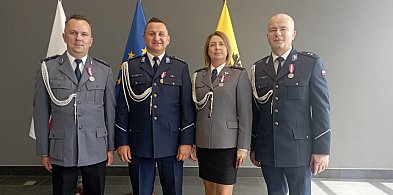 Kartuzy. Troje kartuskich policjantów nagrodzonych medalami-70795