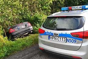 Leszczynki. Kierowca mercedesa wjechał do rowu i próbował uciec-70866