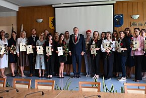 Nauczyciele ze szkół gminy Kartuzy odebrali awanse zawodowe-70872