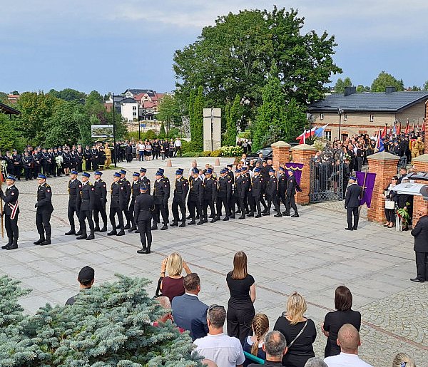 Sierakowice. Brać strażacka i mieszkańcy pożegnali druha Krystiana Dułaka-70951