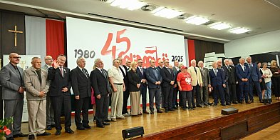 Działaczom opozycji antykomunistycznej wręczono Krzyże -71004