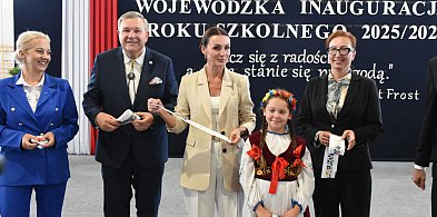 Wojewódzka inauguracja roku szkolnego w kartuskiej "Dwójce"-71055