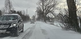 Czeka nas śnieżna i wietrzna niedziela. Rozesłano alert