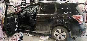 Banino. Wjechała samochodem do sklepu!