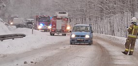 Trudne warunki na drogach. Potężne korki w rejonie Kart