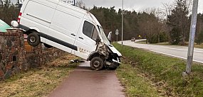 Bus na płocie w Borkowie i wypadek na quadzie w Kamieni