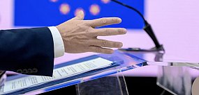 Lider rośnie w siłę, ale Polska 2050 niknie w sondażach