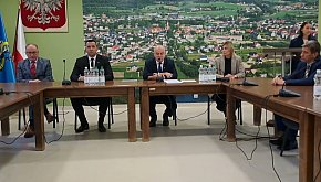 Konferencja prasowa w Sierakowicach ws.praw miejsk