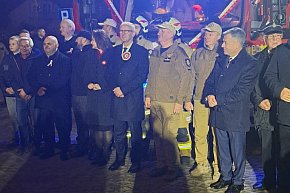 Huczne powitanie wozu strażackiego w Chwaszczynie-30293