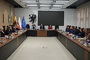 Posiedzenie zespołu roboczego ds. wsparcia młodzieży-30382