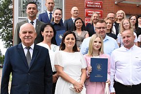 Sierakowice. Najlepsi absolwenci szkół podstawowych nagrodzeni-71110