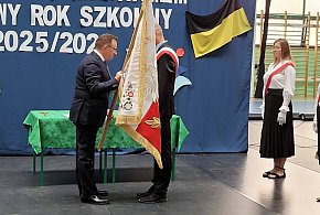 Szkoła Podstawowa w Przodkowie zyskała patrona i sztandar-71159