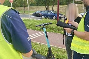 Policjanci kontrolują użytkowników hulajnóg. Sypią się mandaty-71217