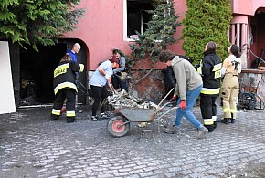 Gowidlino. Ruszyli na pomoc poszkodowanym w pożarze-72066