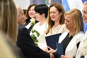 Powiat. Obchody Dnia Edukacji Narodowej. Pedagodzy odebrali nagrody-72357