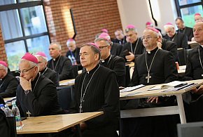 Migracja, lekcje religii... O czym jeszcze dyskutowali biskupi w Warzenku?-72556