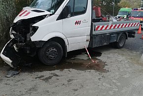 Leźno. Bus uderzył w drzewo. Dwie osoby poszkodowane-72846