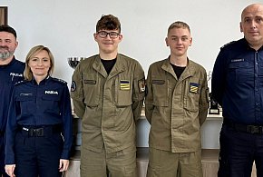 Maciej i Jakub pomogli zatrzymać przestępcę. Podziękował im szef policji-72948