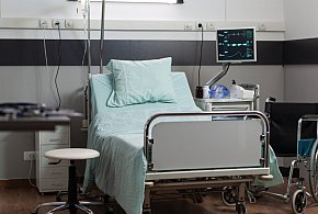 Lek wycofany z powodu zanieczyszczeń. W środku znaleziono fragmenty szkła-73111