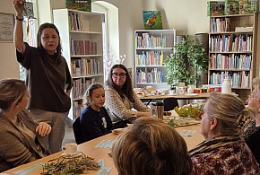 "Biblioteka z klimatem” w Kiełpinie. Warsztaty, które zmieniają otoczenie-73035