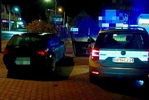 Żukowo. Kierowca był pijany. Policjanci zajrzeli pod fotel samochodu-73166