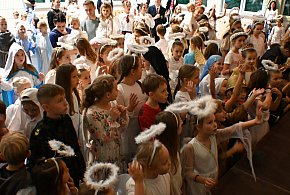 Kartuzy. Dzieci i dorośli przebrali się za świętych i wspólnie się bawili-73373